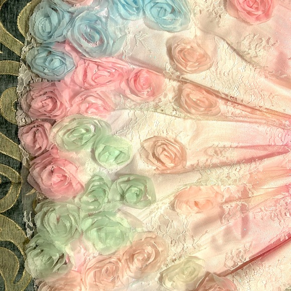 Girl - Size 5 Glitter, lace soutache dress with flutter sleeves - Picture 3 of 4